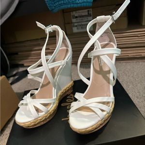 CHARLES BY CHARLES DAVID ASSEMBLE WHITE WEDGES